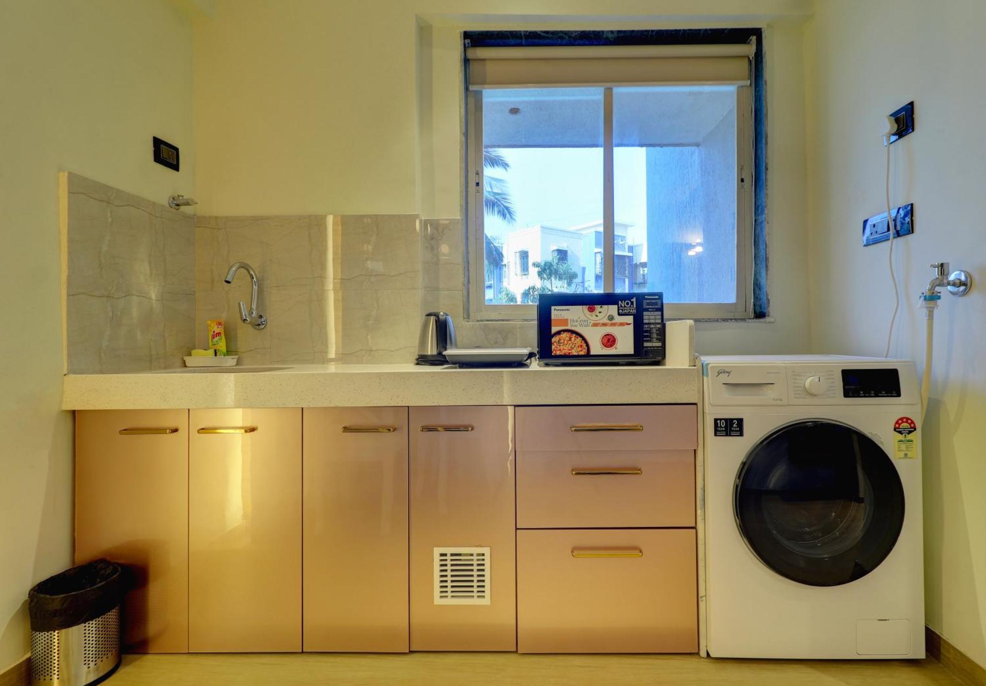 Home2 Studio Apartments Bombay Extérieur photo