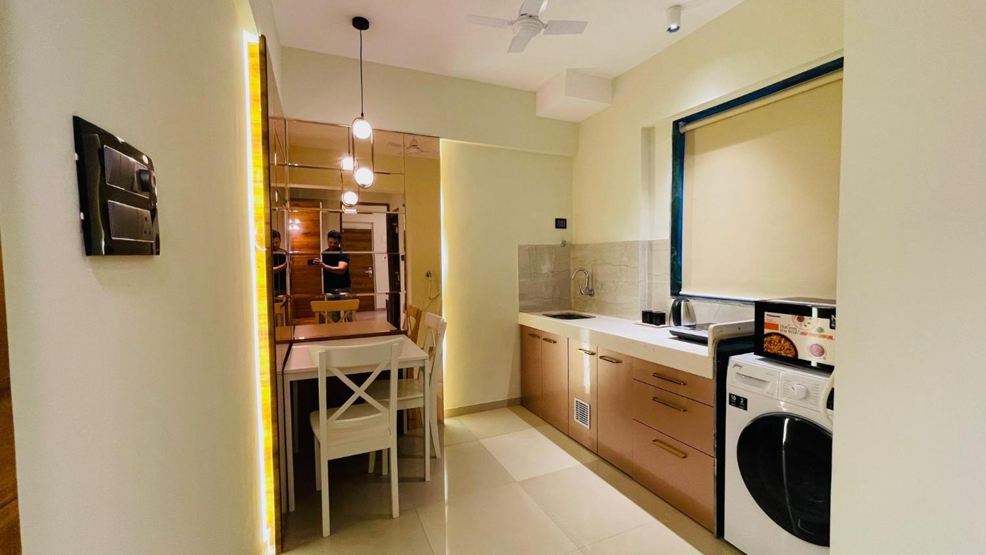 Home2 Studio Apartments Bombay Extérieur photo