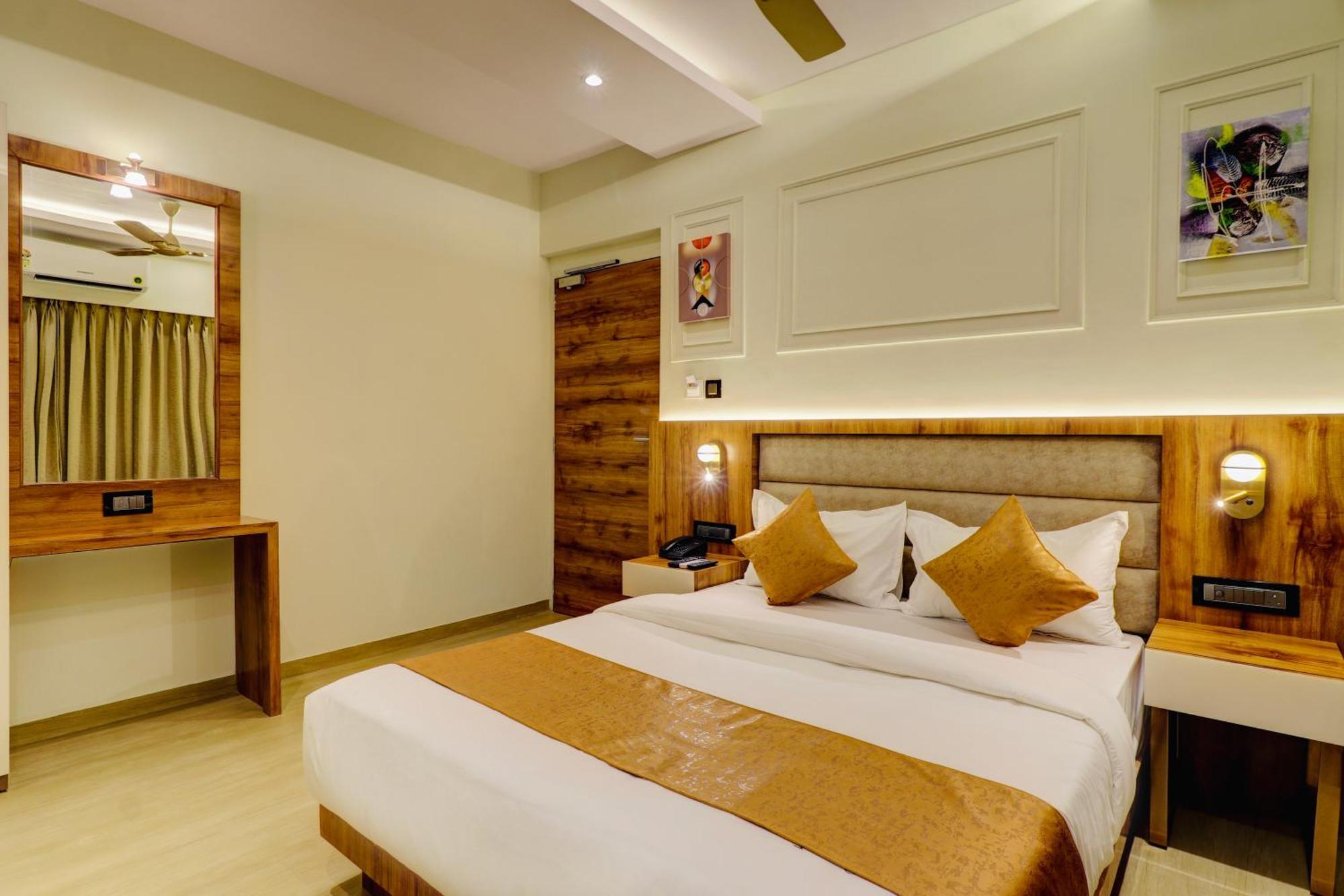 Home2 Studio Apartments Bombay Extérieur photo