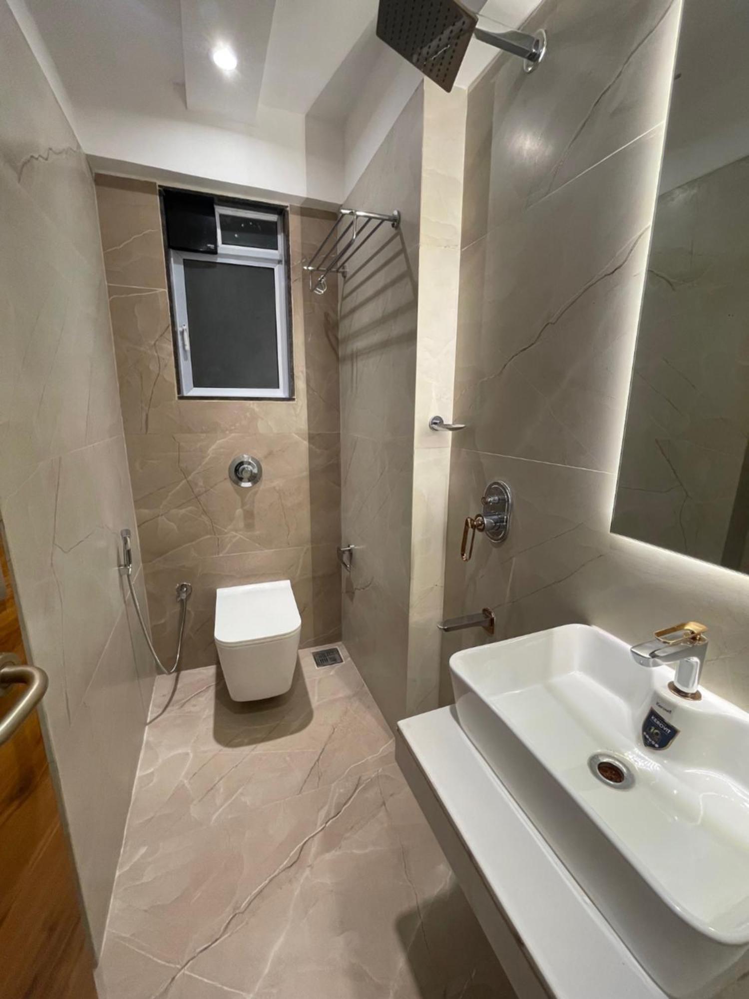 Home2 Studio Apartments Bombay Extérieur photo